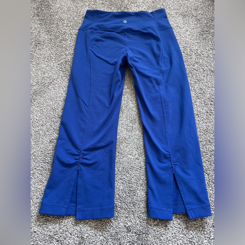 LULULEMON Slit calf cropped yoga pants Bright Blue Size 6